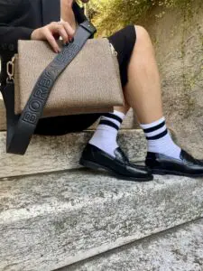 completo giacca e gonna nero con mocassino classico nero