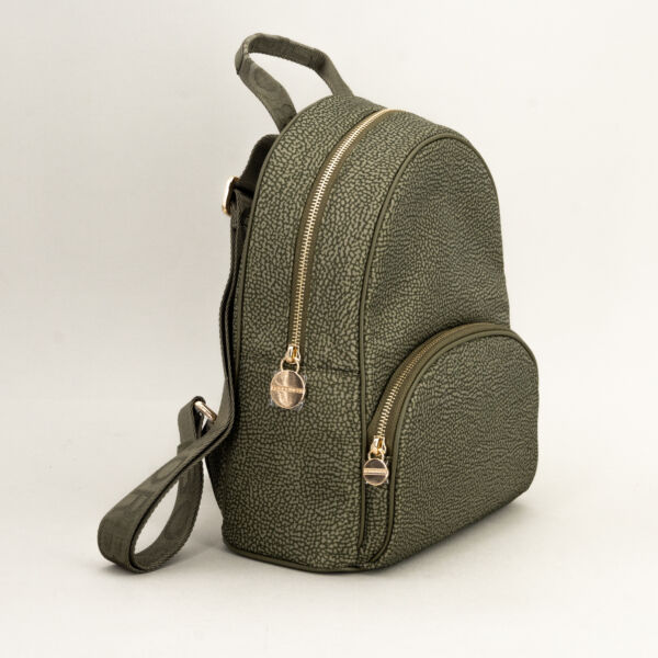 Borbonese zaino medium verde militare, borsa donna con struttura sostenuta, in nylon e pelle. Spallacci in tessuto regolabili, manico e chiusure con zip. Tasca esterna.