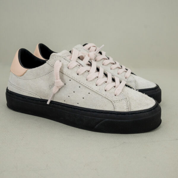 D.A.T.E. Sonica hairy rosa sneaker donna bassa dal look elegante colore rosa chiaro e lacci rosa acceso. Suola in gomma colore nero cucita, molto comoda