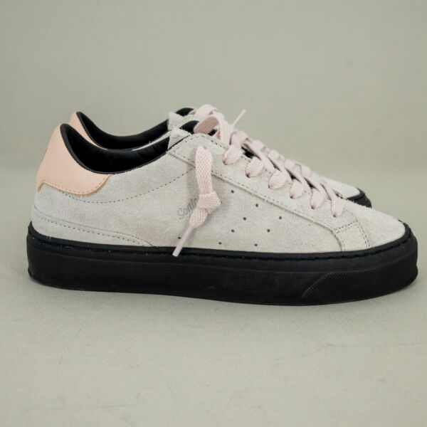 D.A.T.E. Sonica hairy rosa sneaker donna bassa dal look elegante colore rosa chiaro e lacci rosa acceso. Suola in gomma colore nero cucita, molto comoda