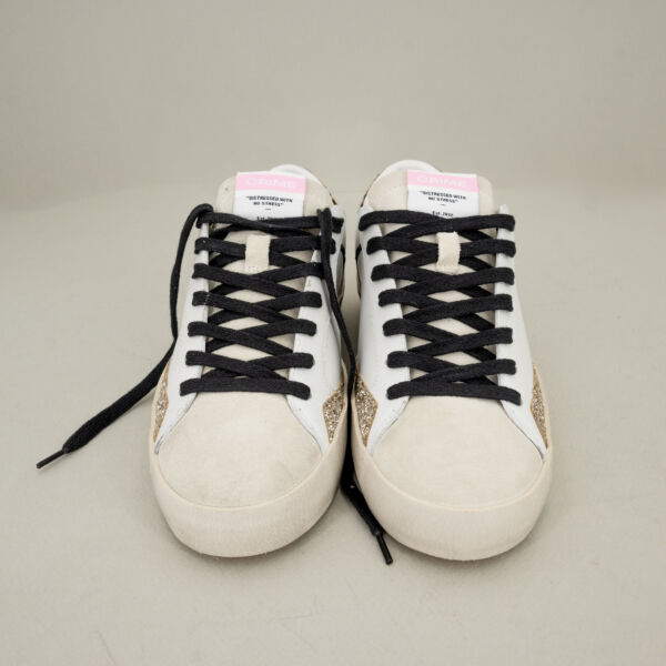 Crime London distressed leopard glitter sneaker donna in pelle bianca con dettagli leopard, glitter e suede. Lacci neri.