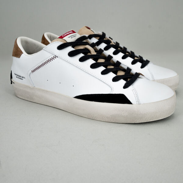 Crime London distressed white sneaker uomo bassa in pelle bianca con suede tobacco. Lacci neri effetto vintage