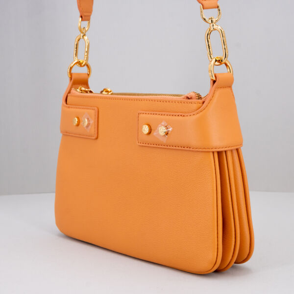 Borbonese borsa piatta tracolla arancio, borsa donna in vera pelle elegante e raffinata con tracolla tono su tono regolabile. Due zip e tasca centrale.