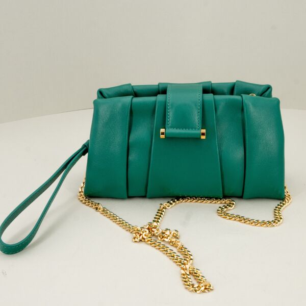 Borbonese mini bag verde con tracolla in metallo dorato removibile. Borsa con polsiera per uso come elegante pochette.