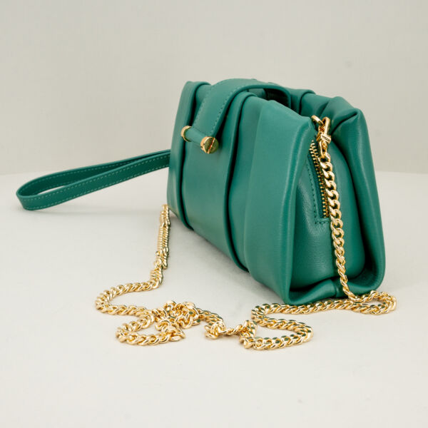 Borbonese mini bag verde con tracolla in metallo dorato removibile. Borsa con polsiera per uso come elegante pochette.