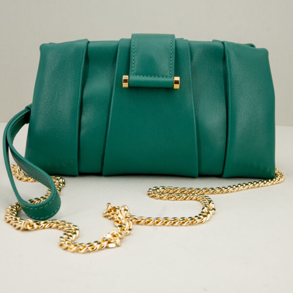 Borbonese mini bag verde con tracolla in metallo dorato removibile. Borsa con polsiera per uso come elegante pochette.