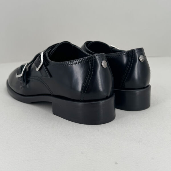 Oa Non Faschion mocassino nero con fibbie, suola in cuoio e fibbie con fascia sul piede regolabili. Scarpa donna elegante, comoda e di alta qualità italiana