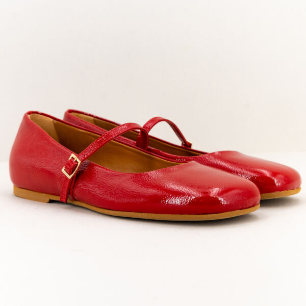 Les Tulipes scarpa ballerina in pelle rossa con cinturino sul piede e tacco molto basso. Scarpa elegante, raffinata e comoda in vera pelle.