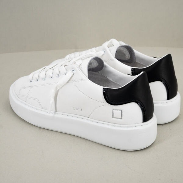 D.A.T.E. Sfera Calf sneaker donna bianca, chiusura con lacci, suola in gomma cucita, dettagli in pelle color nero.